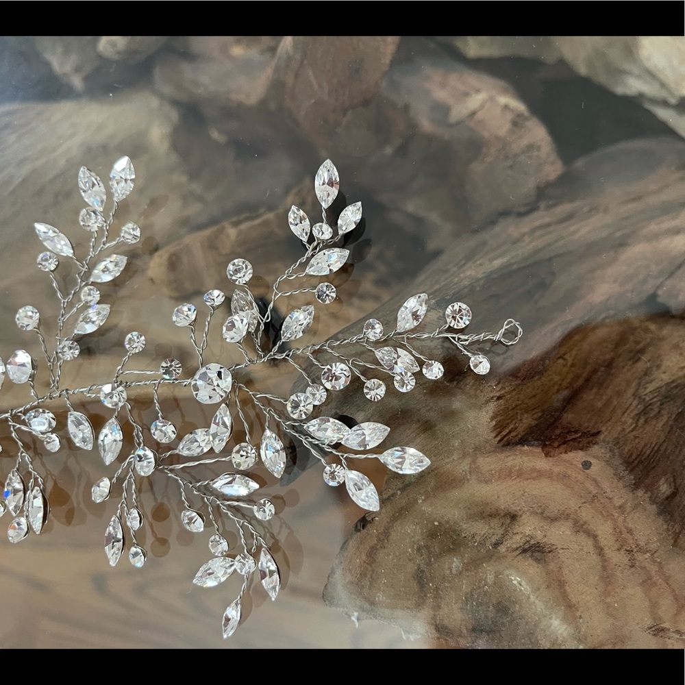 Swarovski crystal vine headpiece - Picture 12 of 16